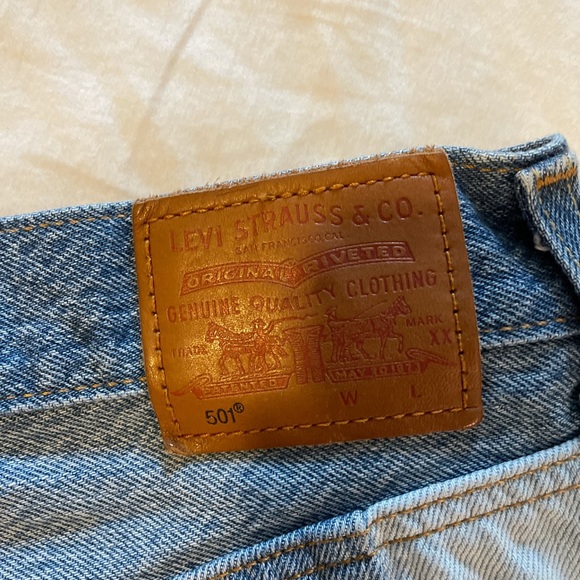 Levi’s 501 Jean Shorts - Picture 4 of 4